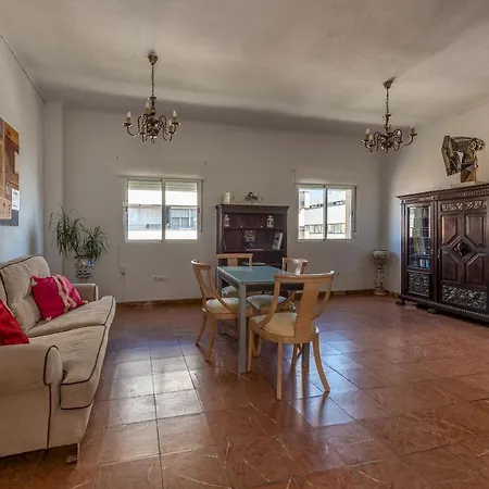 Wide And Traditional- 2bd 1bth- Gavidia *