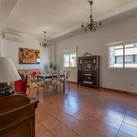 Apartment Wide And Traditional- 2bd 1bth- Gavidia Seville